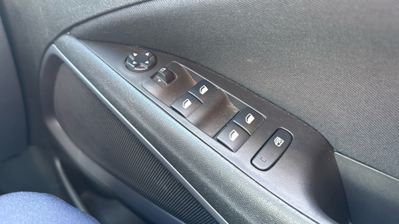 Vauxhall Crossland 1.2 Design 5dr Petrol Hatchback